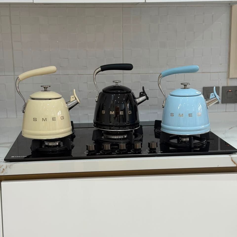 Smeg stove top kettle — Kitchen Professional