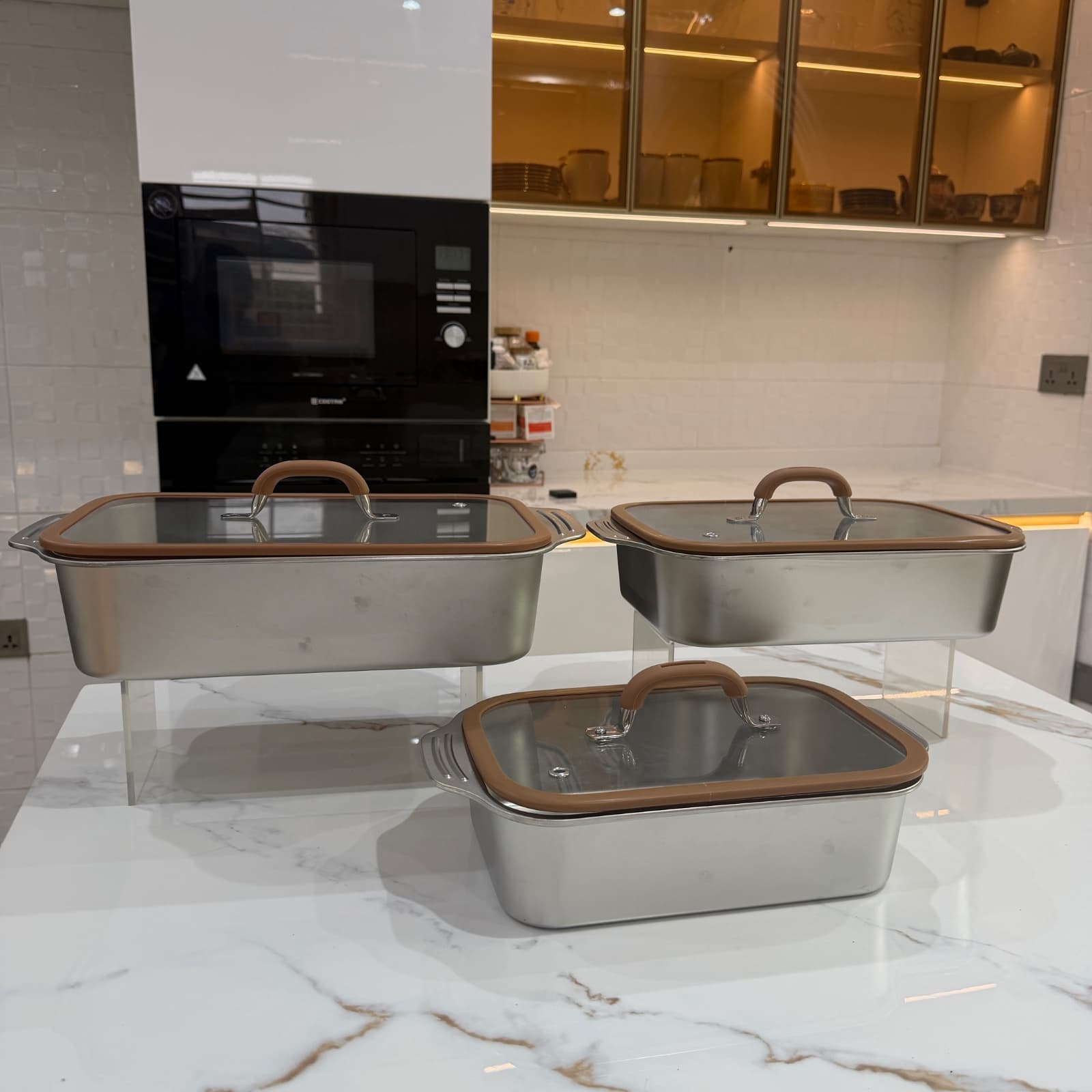 Metal chaffing dish. — Kitchen Professional